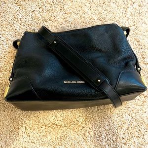 MK MIDSIZE CROSSBODY